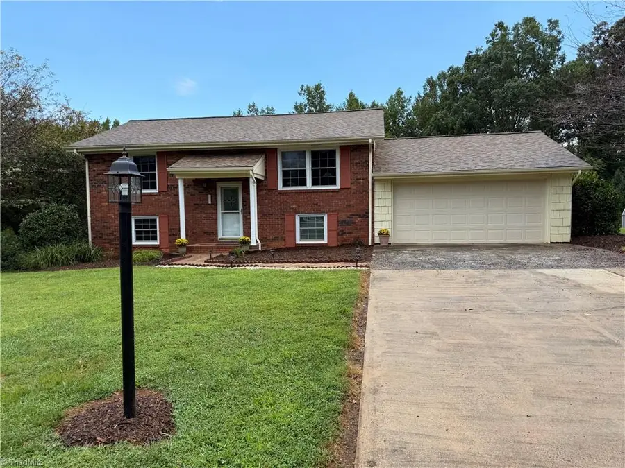 329 Hunter Hills Street, North Wilkesboro, NC 28659 - #2