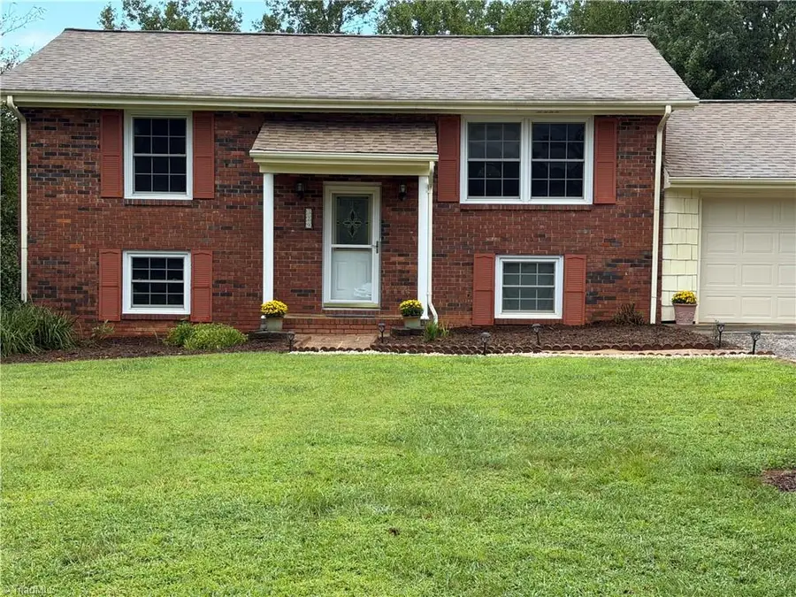 329 Hunter Hills Street, North Wilkesboro, NC 28659 - #3