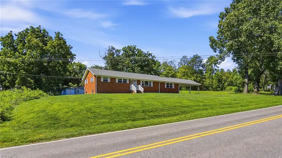 3438 E Pine Street, Mount Airy, NC 27030 - #3