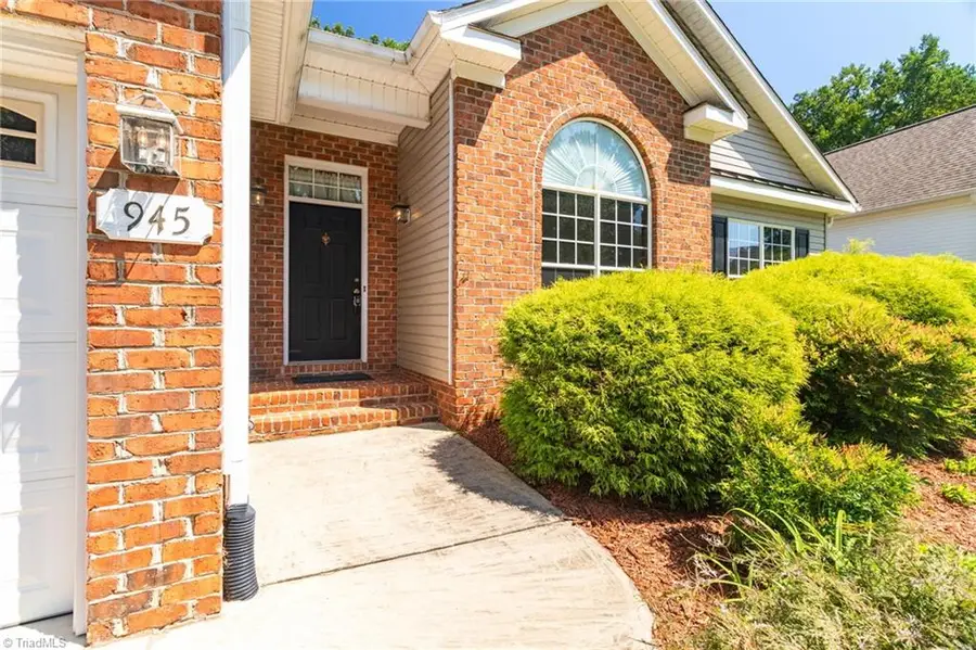 945 Wellesley Place Drive, Lewisville, NC 27023 - #3