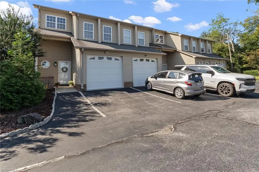 307 Skiles Heights #D, Thomasville, NC 27360 - #2
