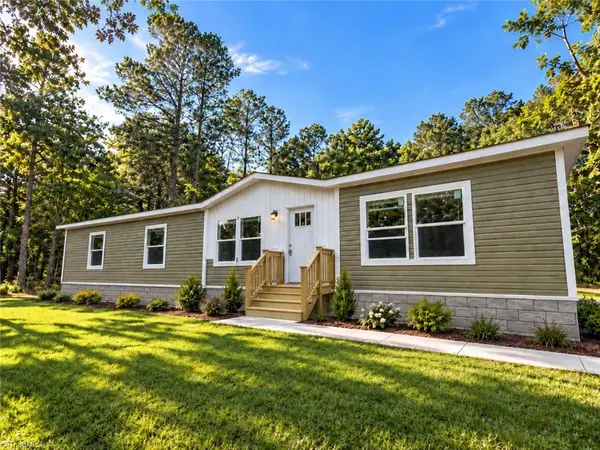 569 Colonial Landing Road Se, Bolivia, NC 28422