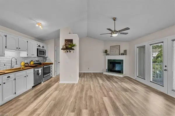 3701 Cotswold Terrace #7M, Greensboro, NC 27410