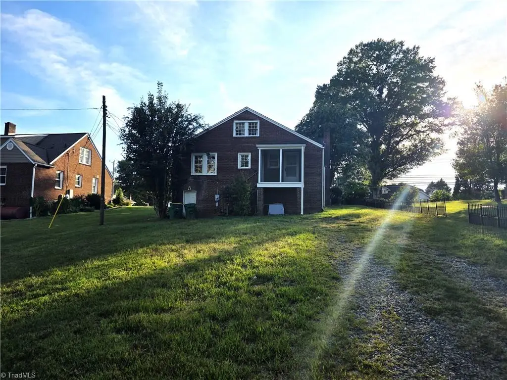 607 W Main Street, Pilot Mountain, NC 27041 - #1
