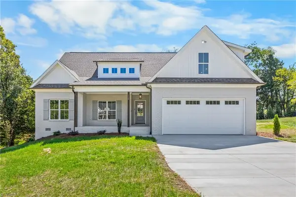 158 Beauchamp Oaks Court, Advance, NC 27006