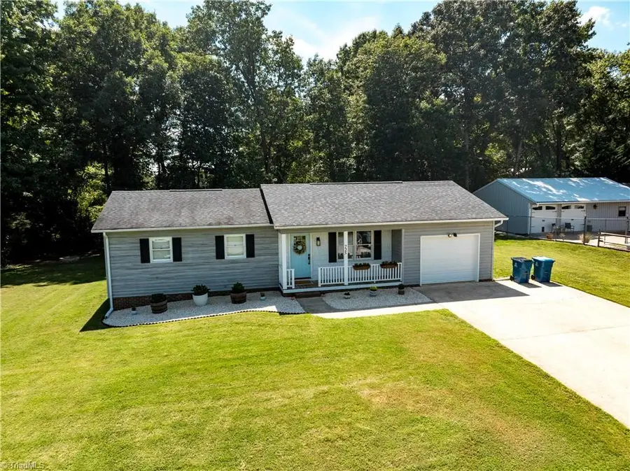 725 Beech Street, Yadkinville, NC 27055 - #2