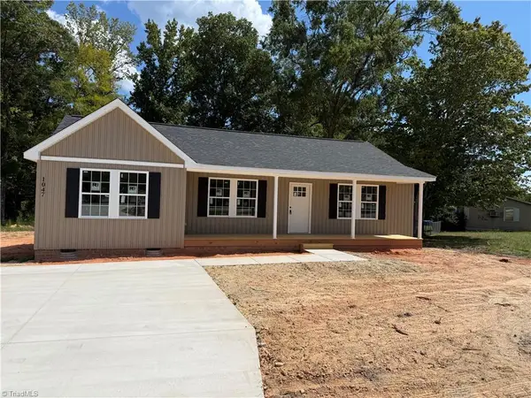 1047 W Holly Hill Road, Thomasville, NC 27360