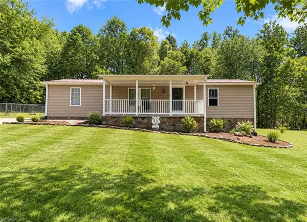 289 Twelve Oaks Drive, Linwood, NC 27299