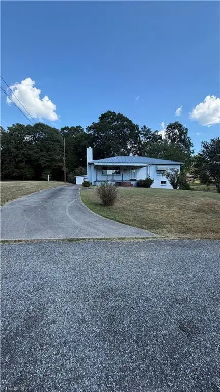 101 Bethlehem Avenue, Thomasville, NC 27360