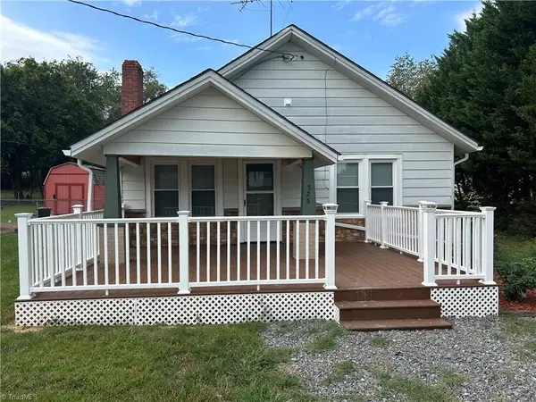 525 W Virginia Street, Mount Airy, NC 27030