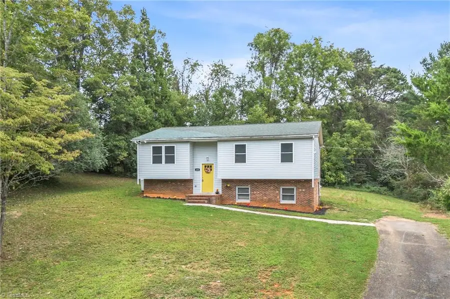 220 Glen Terrace, Mount Airy, NC 27030 - #2