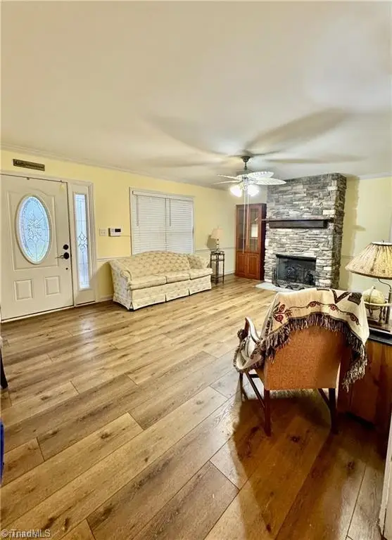 711 Sunrise Avenue, Thomasville, NC 27360 - #3