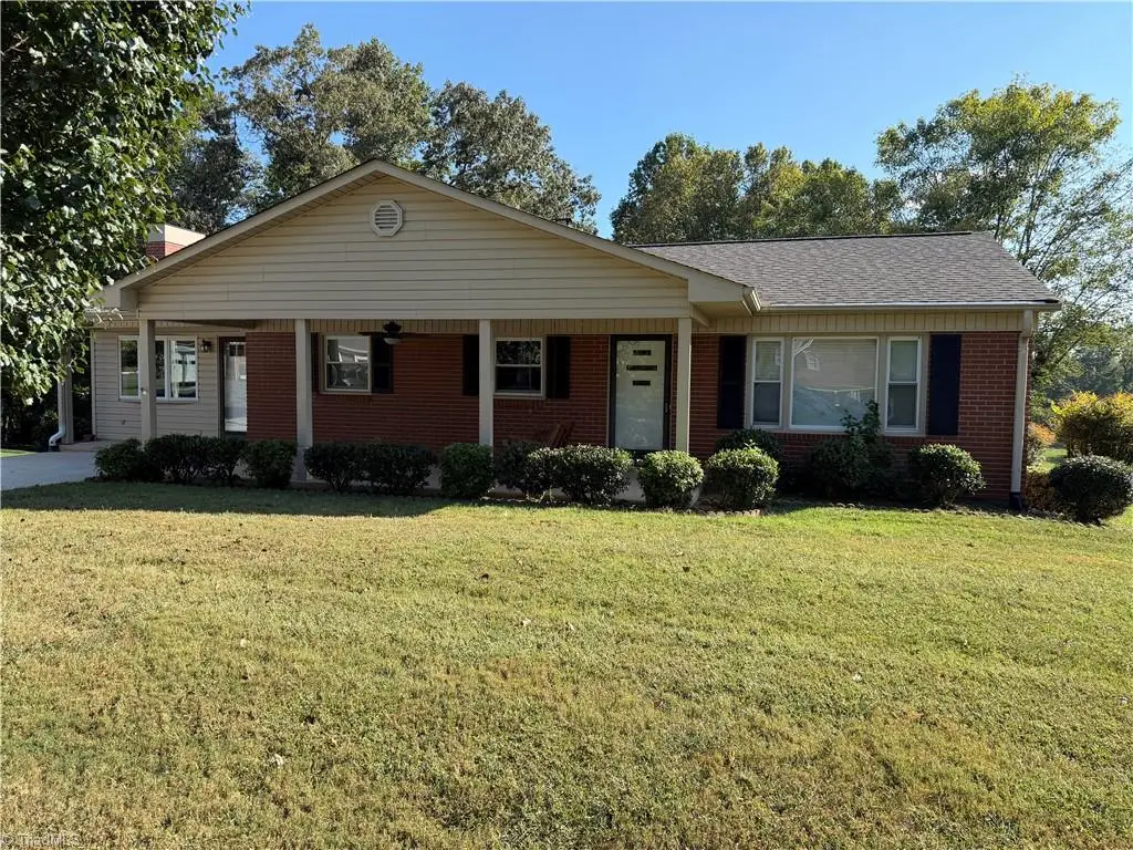 1516 W Fairfield Drive, Mount Airy, NC 27030 - #1