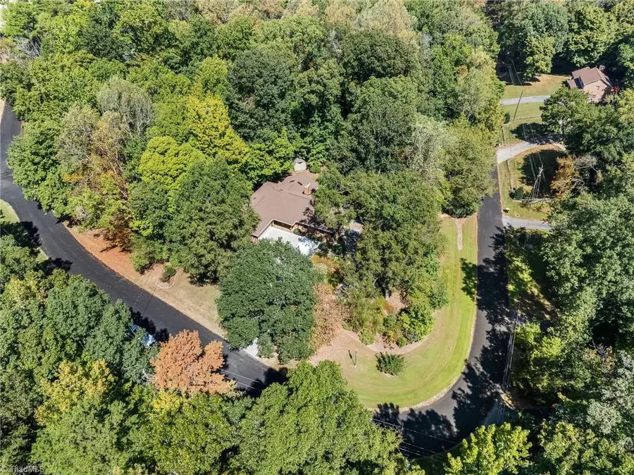 5 Windsor Circle, Thomasville, NC 27360 - #3