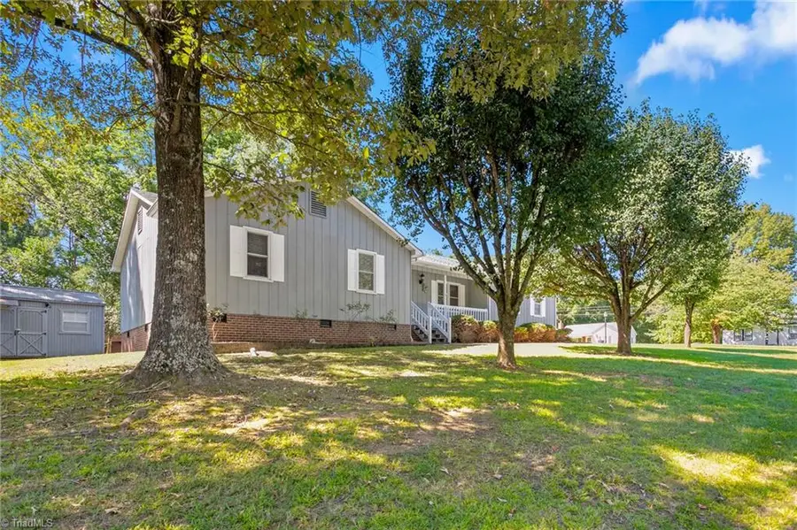 914 Ferndale Drive, Thomasville, NC 27360 - #2
