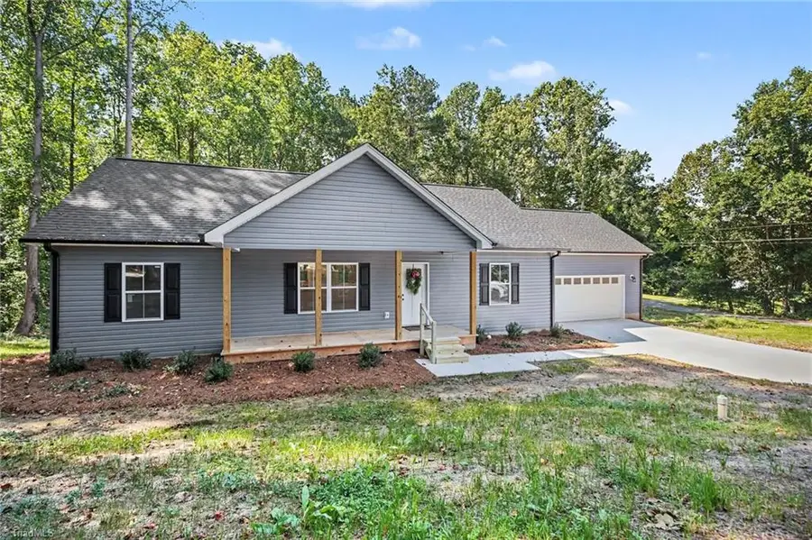 406 Grant Street, Yadkinville, NC 27055 - #2