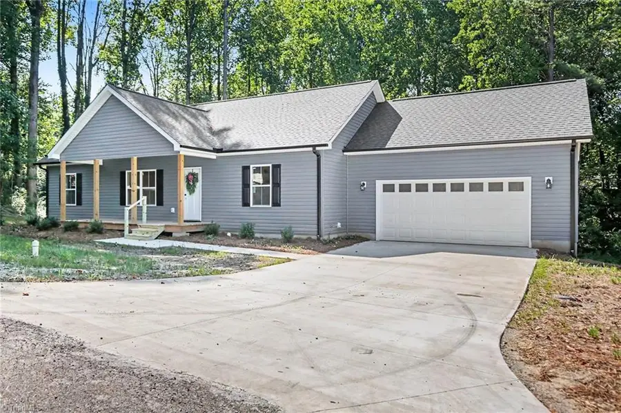 406 Grant Street, Yadkinville, NC 27055 - #3