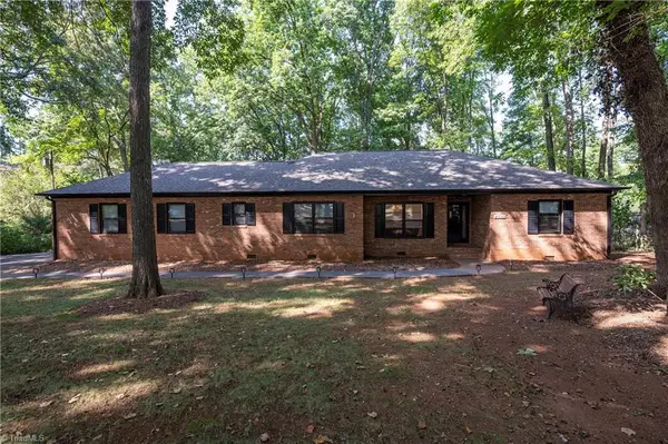 4320 Woodbourne Drive, Clemmons, NC 27012-9132