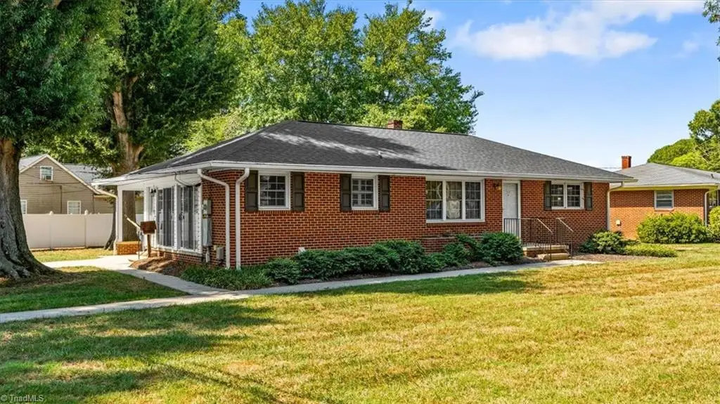 212 W Gilbreath Street, Graham, NC 27253 - #1