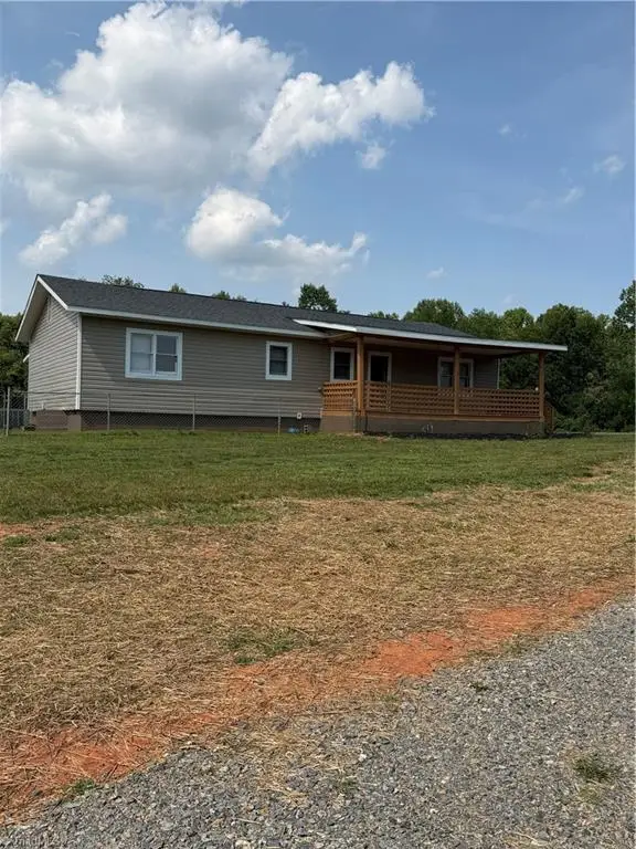 1037 Sues Farm Lane, Yadkinville, NC 27055 - #1