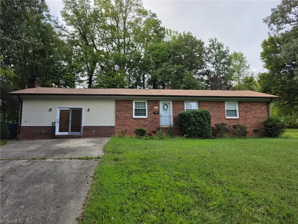 379 W Maple Avenue, Mocksville, NC 27028 - #1