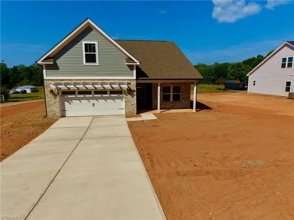 5158 Paramount Road #1062, Pfafftown, NC 27040