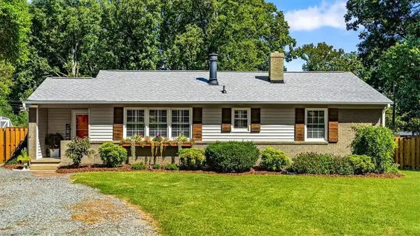 2004 Queens Court, Greensboro, NC 27408