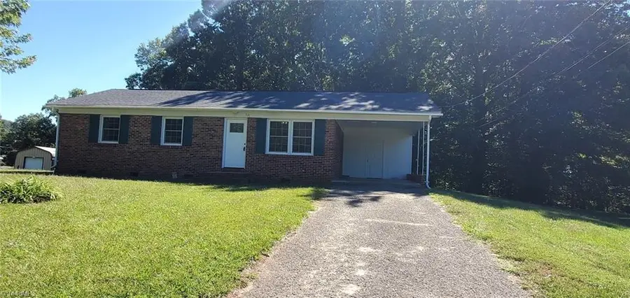 141 Eleanor Avenue, Mount Airy, NC 27030 - #2