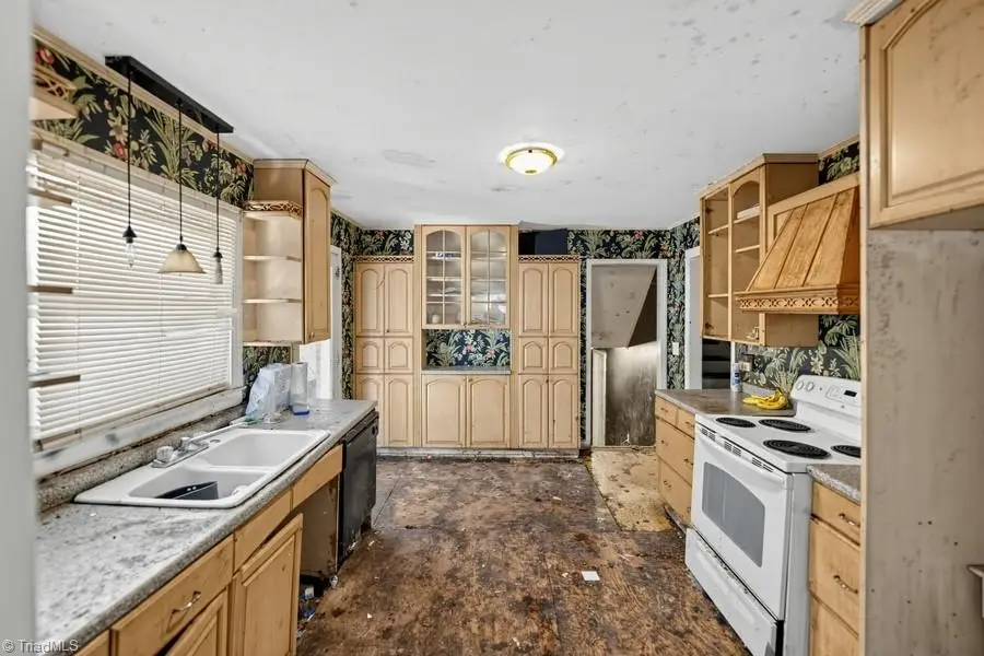 534 Parkview Drive, Burlington, NC 27215 - #3