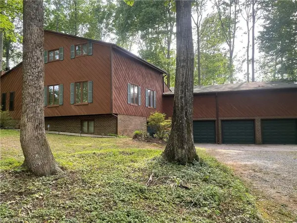 6902 Greenland Avenue, Julian, NC 27283