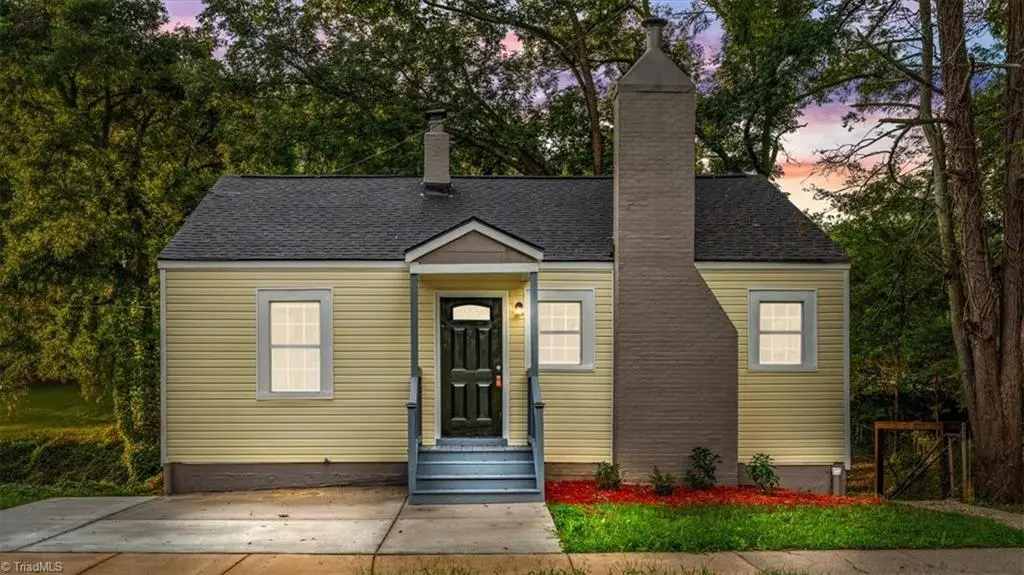 435 W Sharpe Street, Statesville, NC 28677 - #1