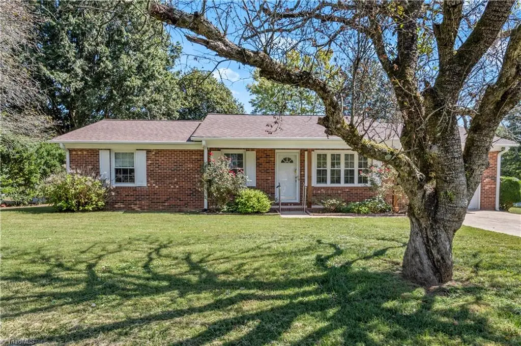 108 Hinshaw Avenue, Yadkinville, NC 27055 - #1
