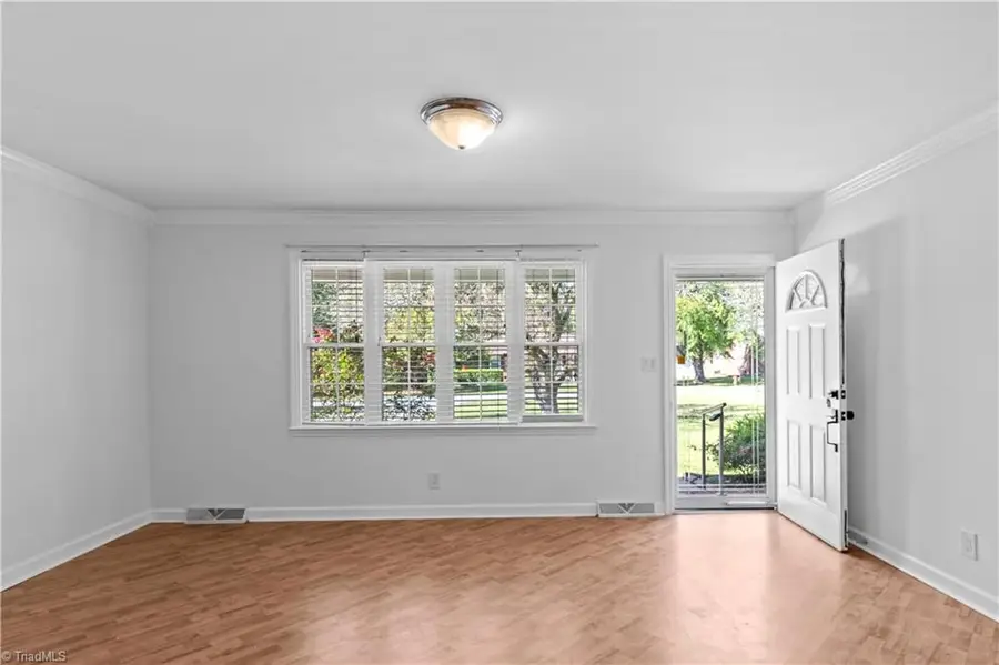 108 Hinshaw Avenue, Yadkinville, NC 27055 - #3