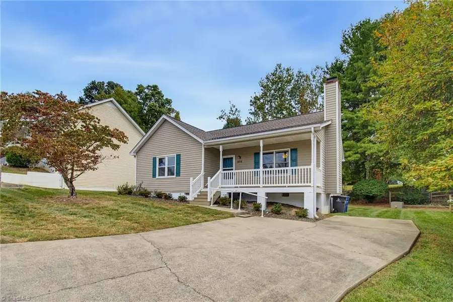 956 Heatherstone Drive, Winston Salem, NC 27104 - #3