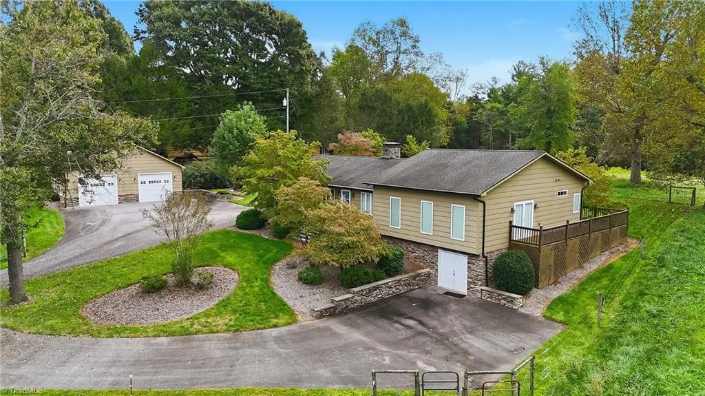 1167 New Hope Road, Purlear, NC 28665 - #1