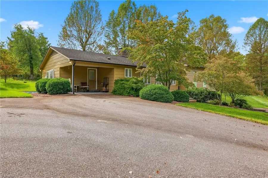 1167 New Hope Road, Purlear, NC 28665 - #2