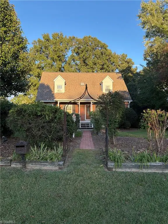 2655 Knob Hill Drive, Clemmons, NC 27012