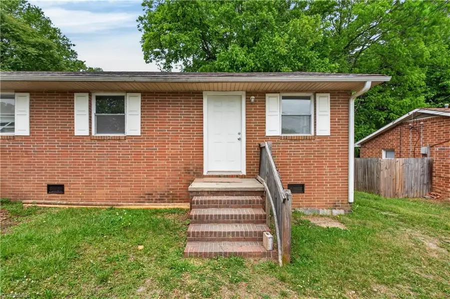 17 Hunter Street, Thomasville, NC 27360 - #3