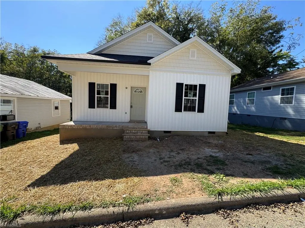 305 E 5th Avenue, Lexington, NC 27292 - #1