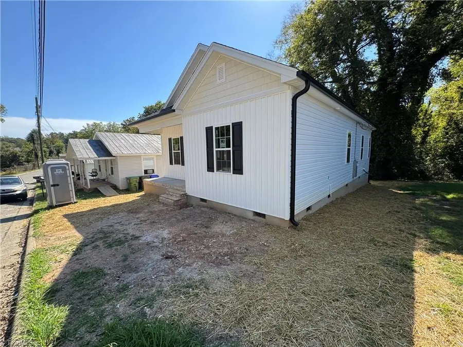 305 E 5th Avenue, Lexington, NC 27292 - #2