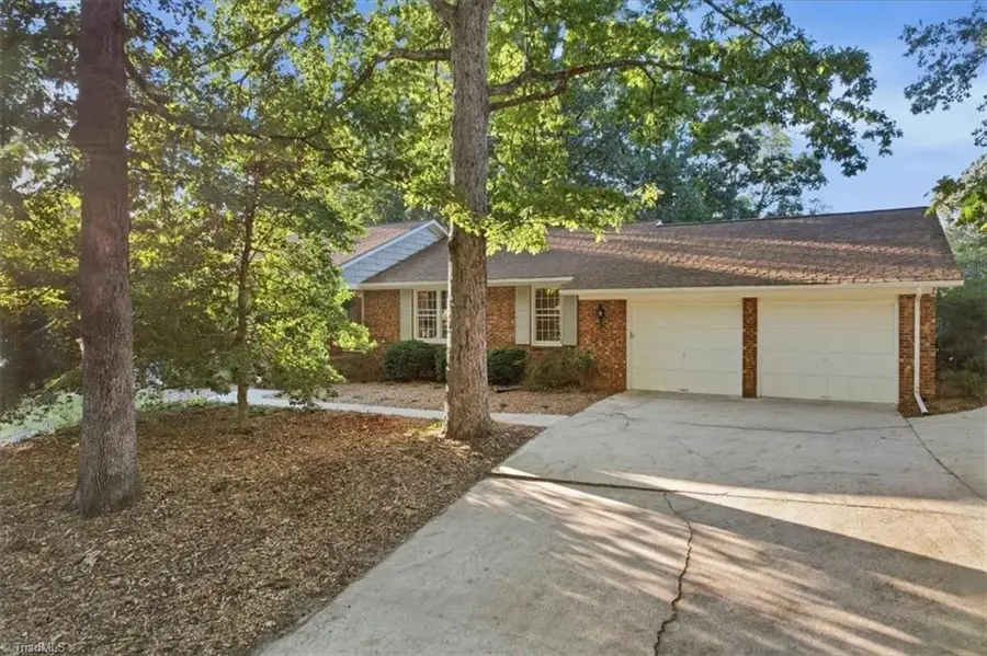 102 Cottonwood Drive, Jamestown, NC 27282 - #2