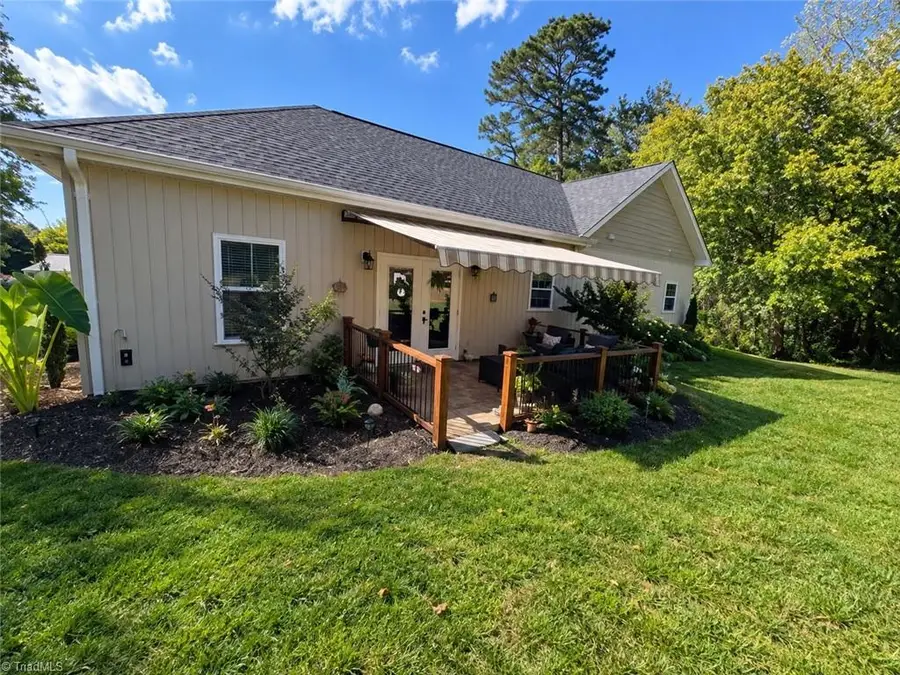 110 N Pineland Avenue, Jonesville, NC 28642 - #2