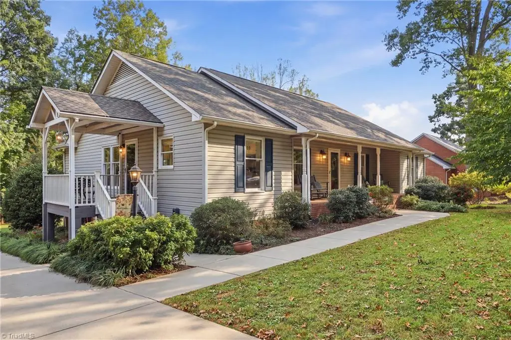 856 Lakeview Drive, Thomasville, NC 27360 - #1