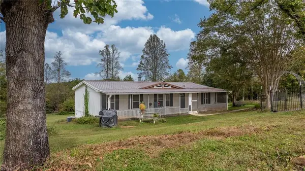 227 Mountain Lake Drive, Boomer, NC 28606