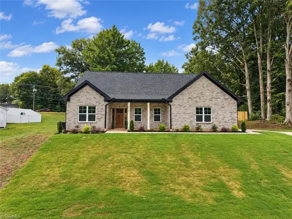 2410 Sedalia Drive, Clemmons, NC 27012
