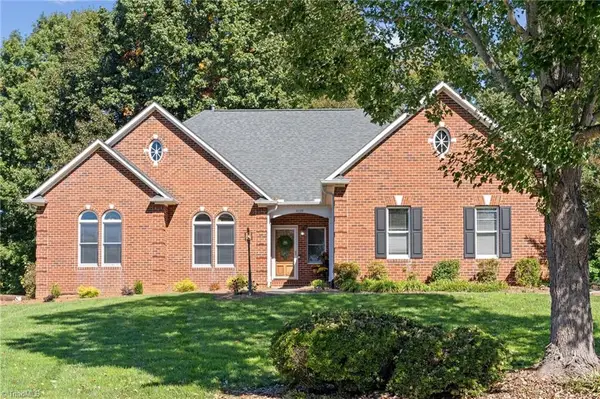 1025 Glen Day Drive, Clemmons, NC 27012