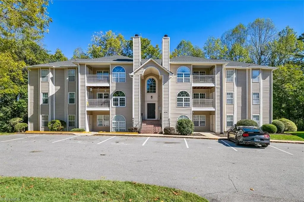 6704 W Friendly Avenue #4E, Greensboro, NC 27410 - #1