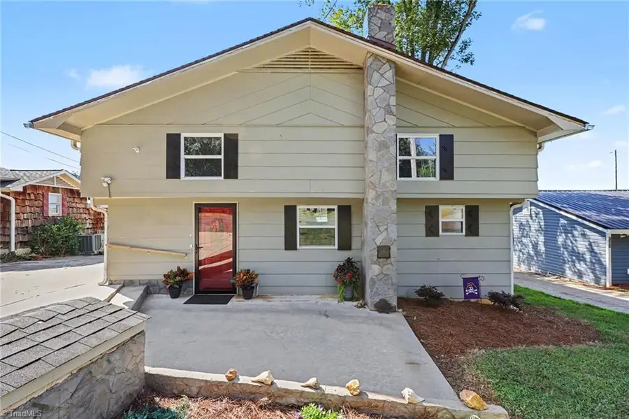 414 Lakeshore Drive, Lexington, NC 27292 - #2