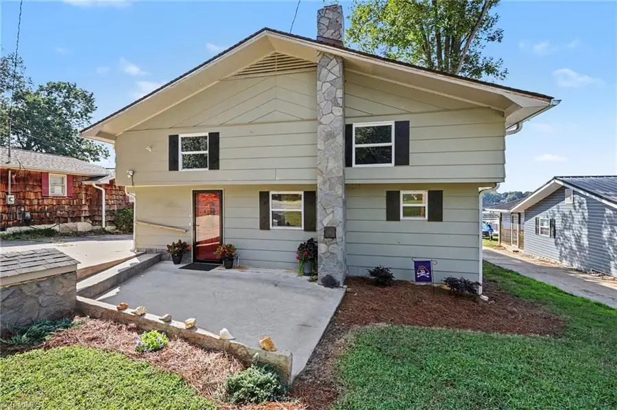 414 Lakeshore Drive, Lexington, NC 27292 - #3