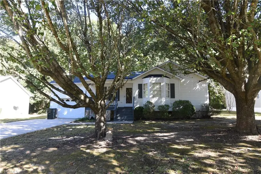 394 Meadow Lark Lane, Thomasville, NC 27360 - #2